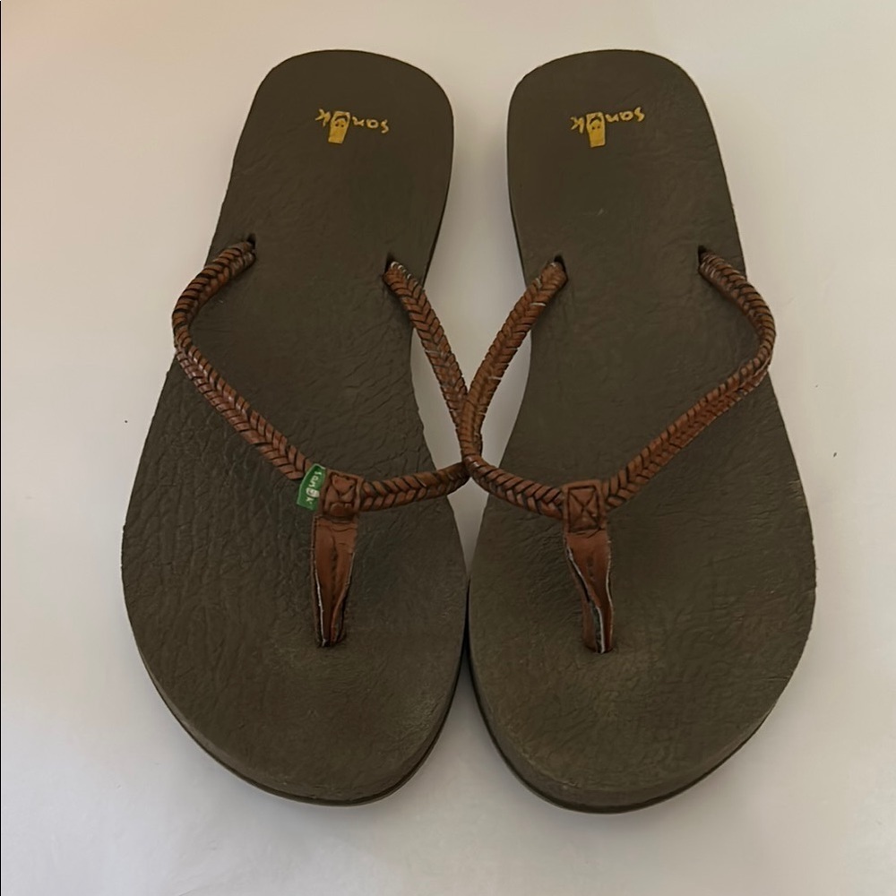 Sanuk Brown Leather Thong Flip Flop Sandals with Braided Straps Size 7.5